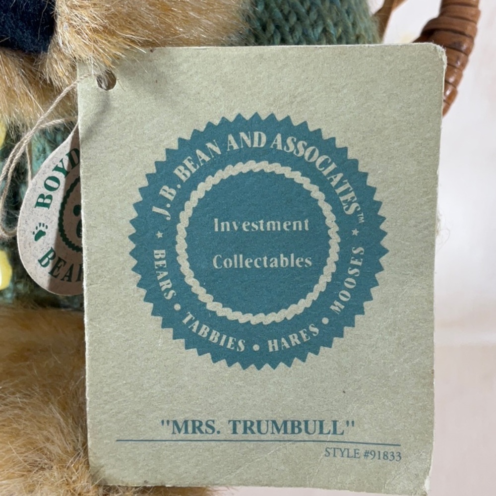 Boyd’s Bear Mrs Trumbull w/ Wicker Chair - Picture 8 of 13